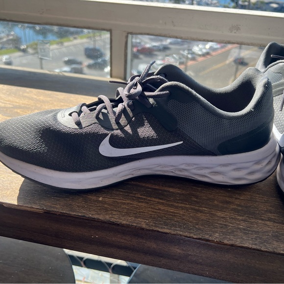 Nike gray revolution Running Shoes - Picture 3 of 4